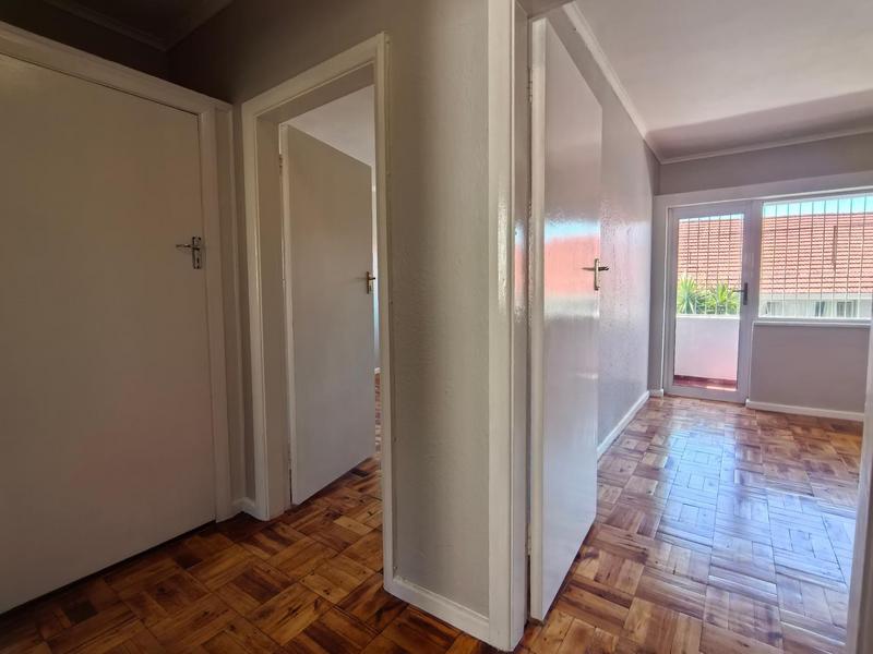 1 Bedroom Property for Sale in Vredehoek Western Cape